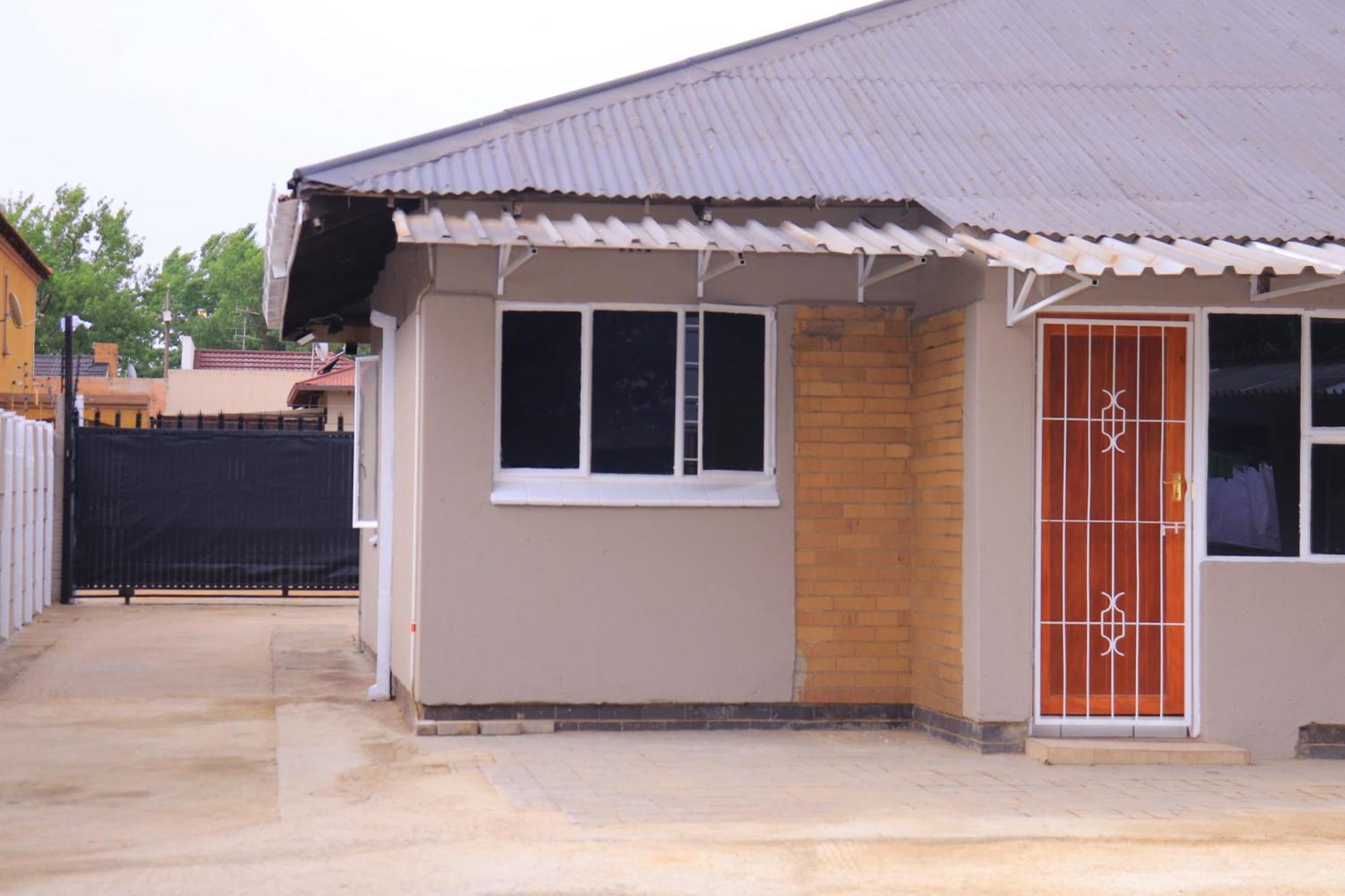 Prax Guest House Vanderbijlpark Exterior photo