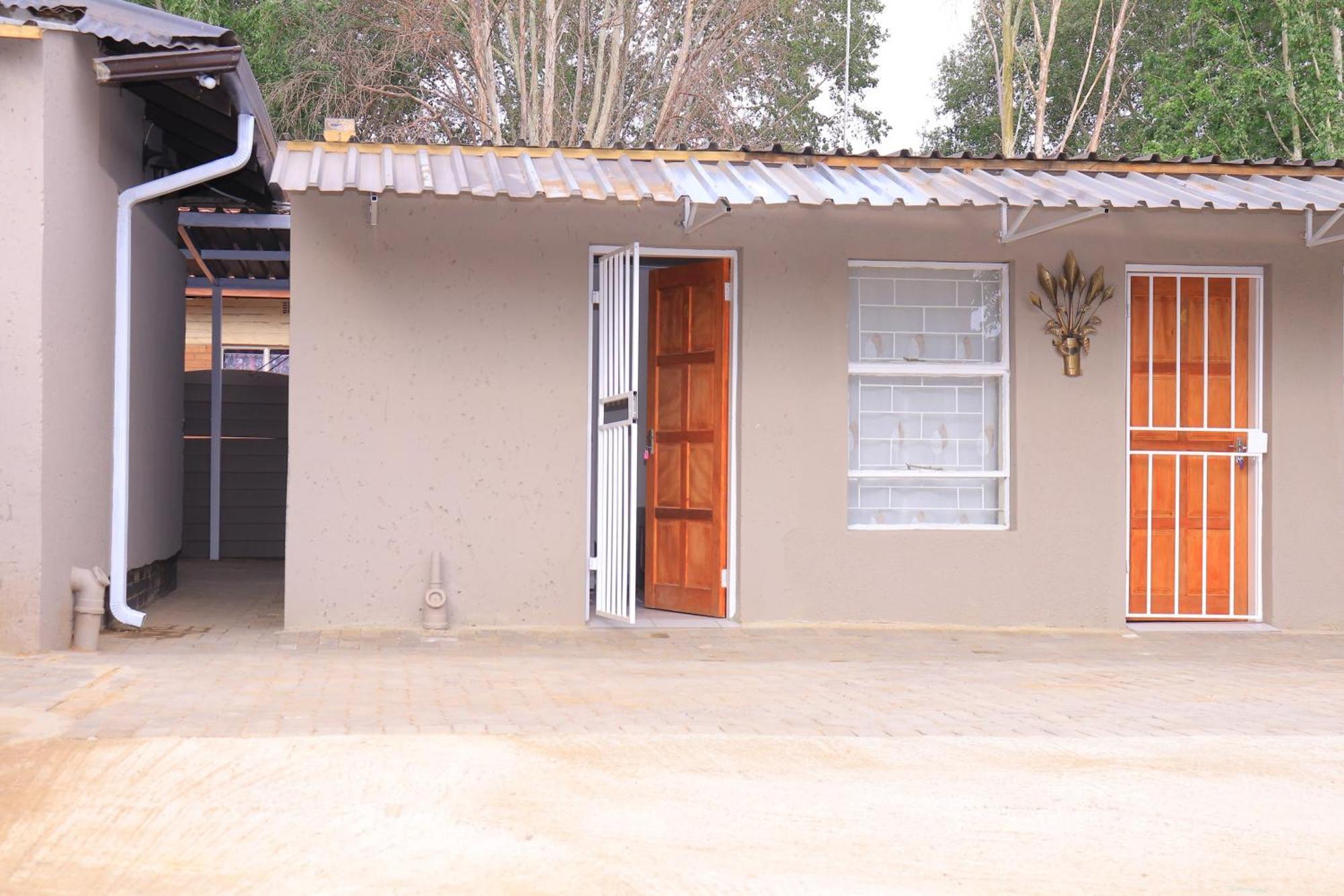 Prax Guest House Vanderbijlpark Exterior photo