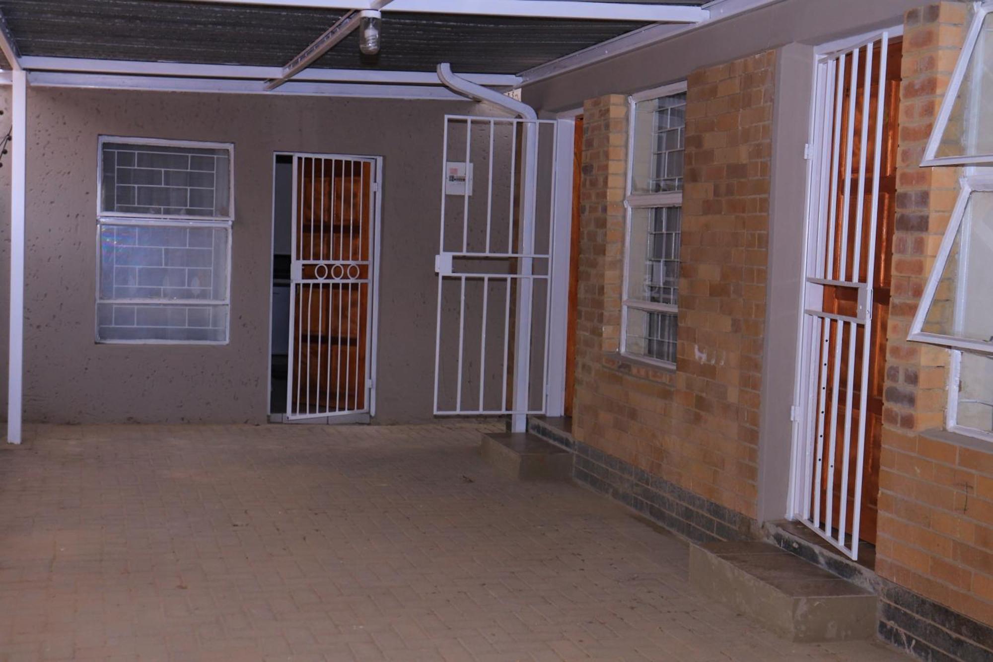 Prax Guest House Vanderbijlpark Exterior photo